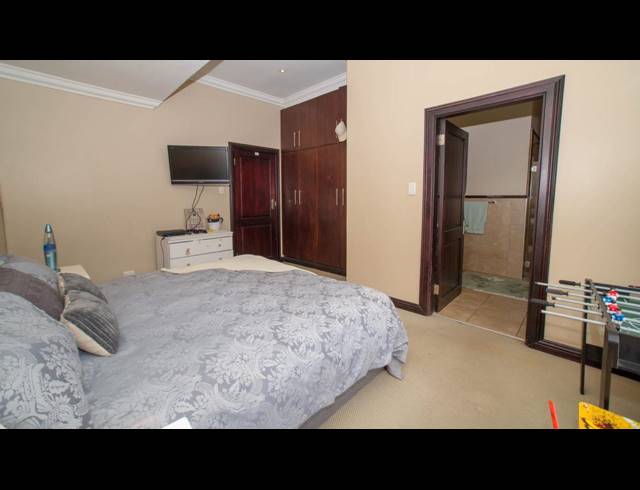 5 BEDROOM FREEHOLD FOR SALE IN LA LUCIA